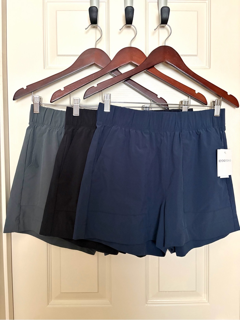 Beyond Yoga Mid-Rise Easy 3” Shorts